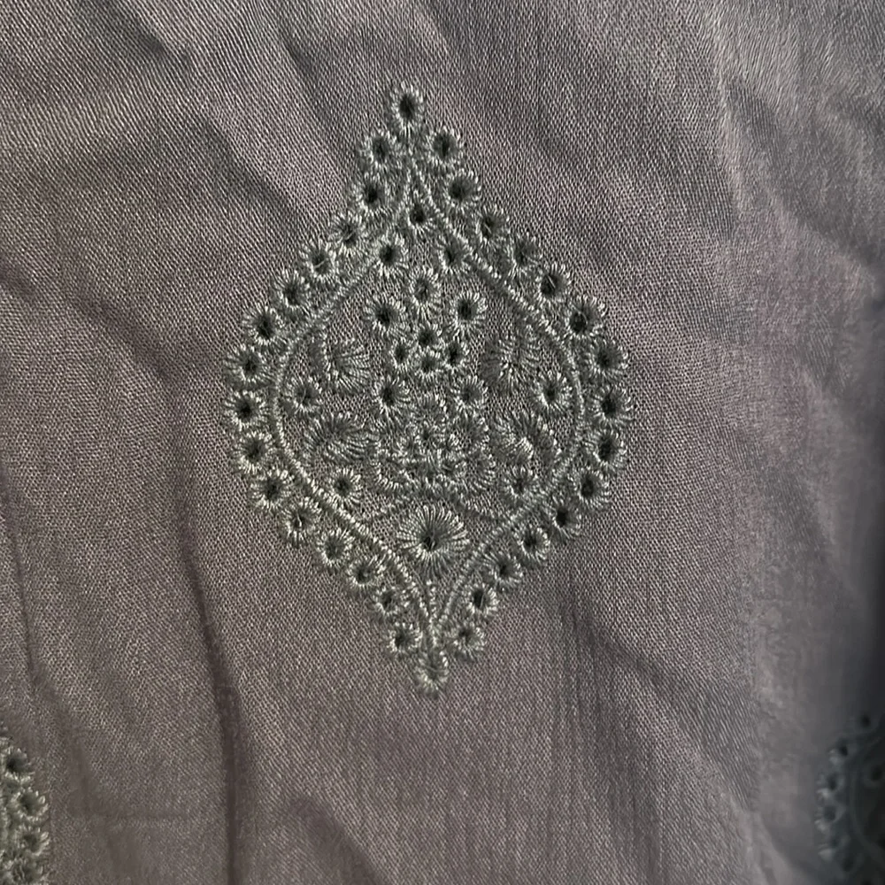 Size small - Picture 3 of 3